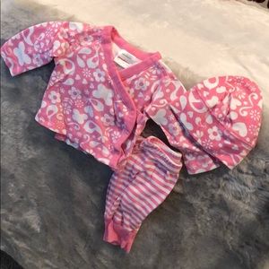 Newborn girl- take me home f/ the hospital outfit!